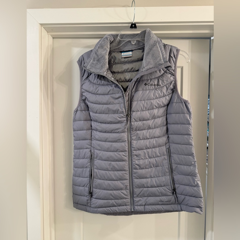 Columbia Women's Gray Puffer Vest in a Size Large